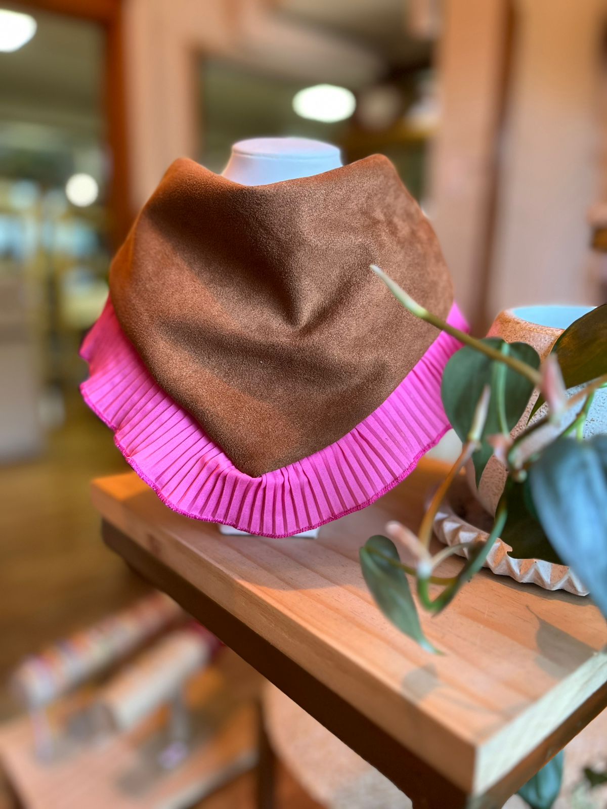 Cuello plisado rosado niña