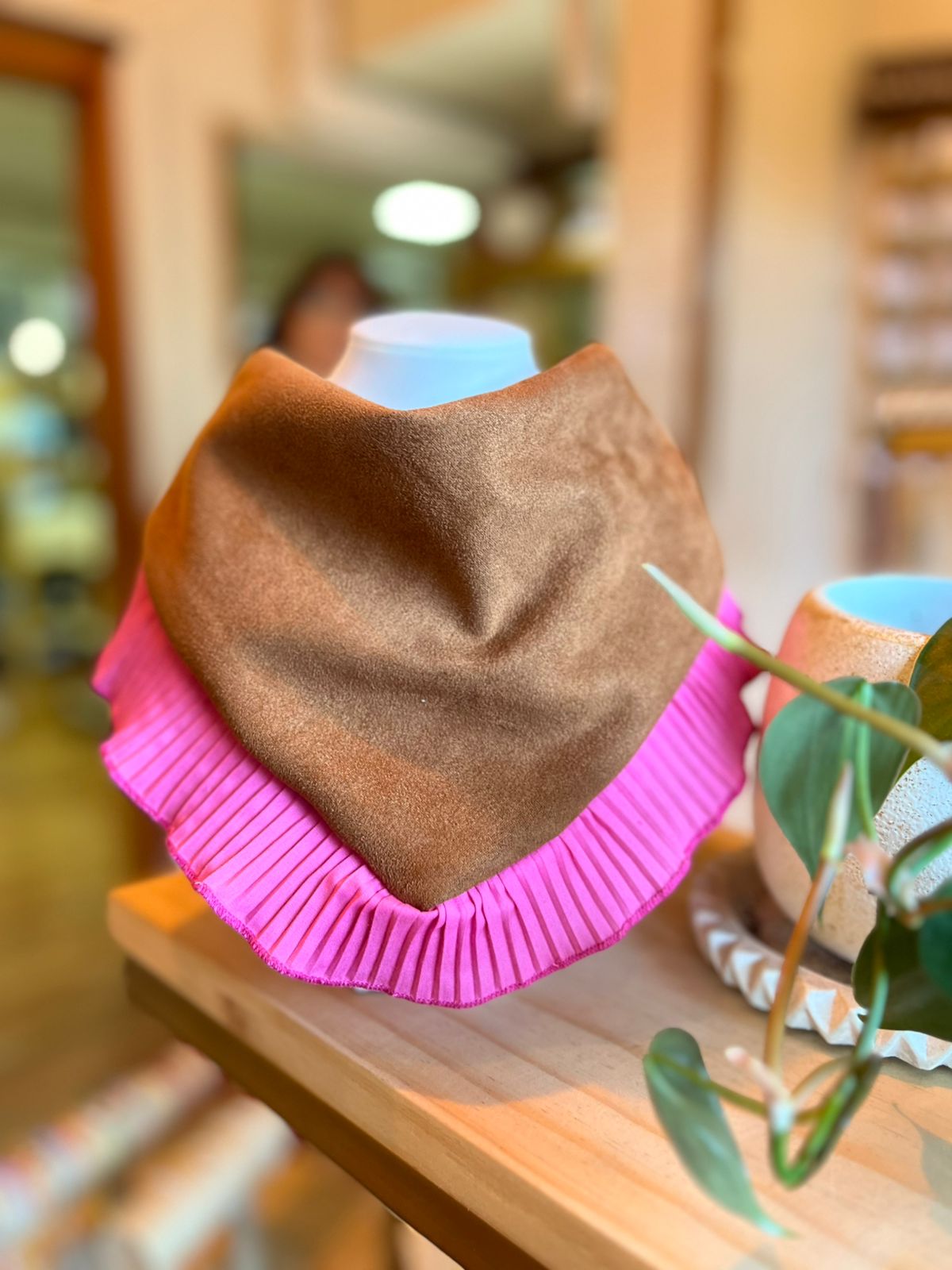 Cuello plisado rosado niña